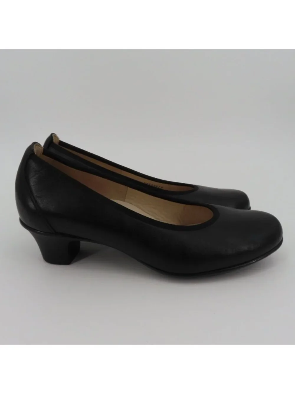 SAS MILANO Women 8.5 M Black Leather Round Toe Heels Pumps Shoes Made in USA